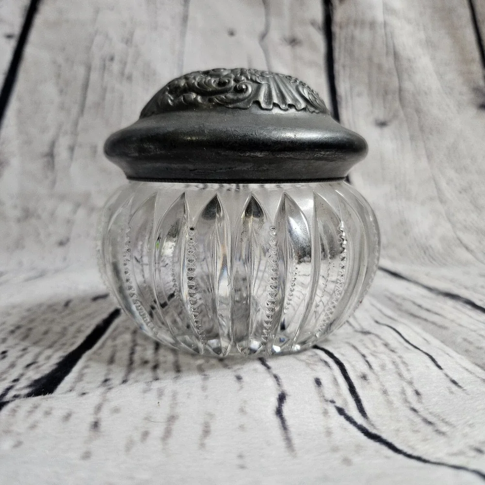 Victor Silver Co. 4520 Vanity Crystal Powder Jar with Silver Lid